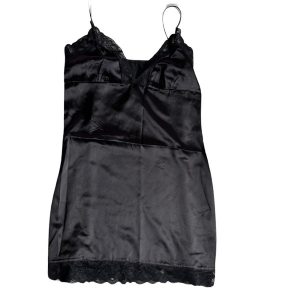 Silk Seduction: Unveiling Elegance in Satin Lace: Medium - Picture 3 of 3